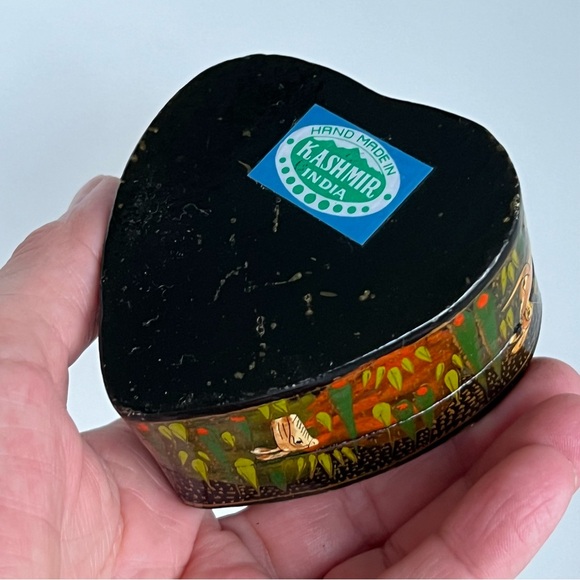 Antique & Vintage Kashmiri paper mache boxes and paperweight set of 3 pieces - Picture 10 of 16